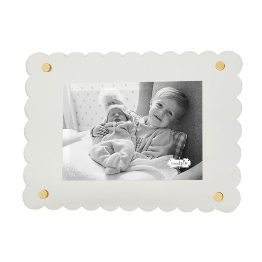 Scallop Acrylic Frame