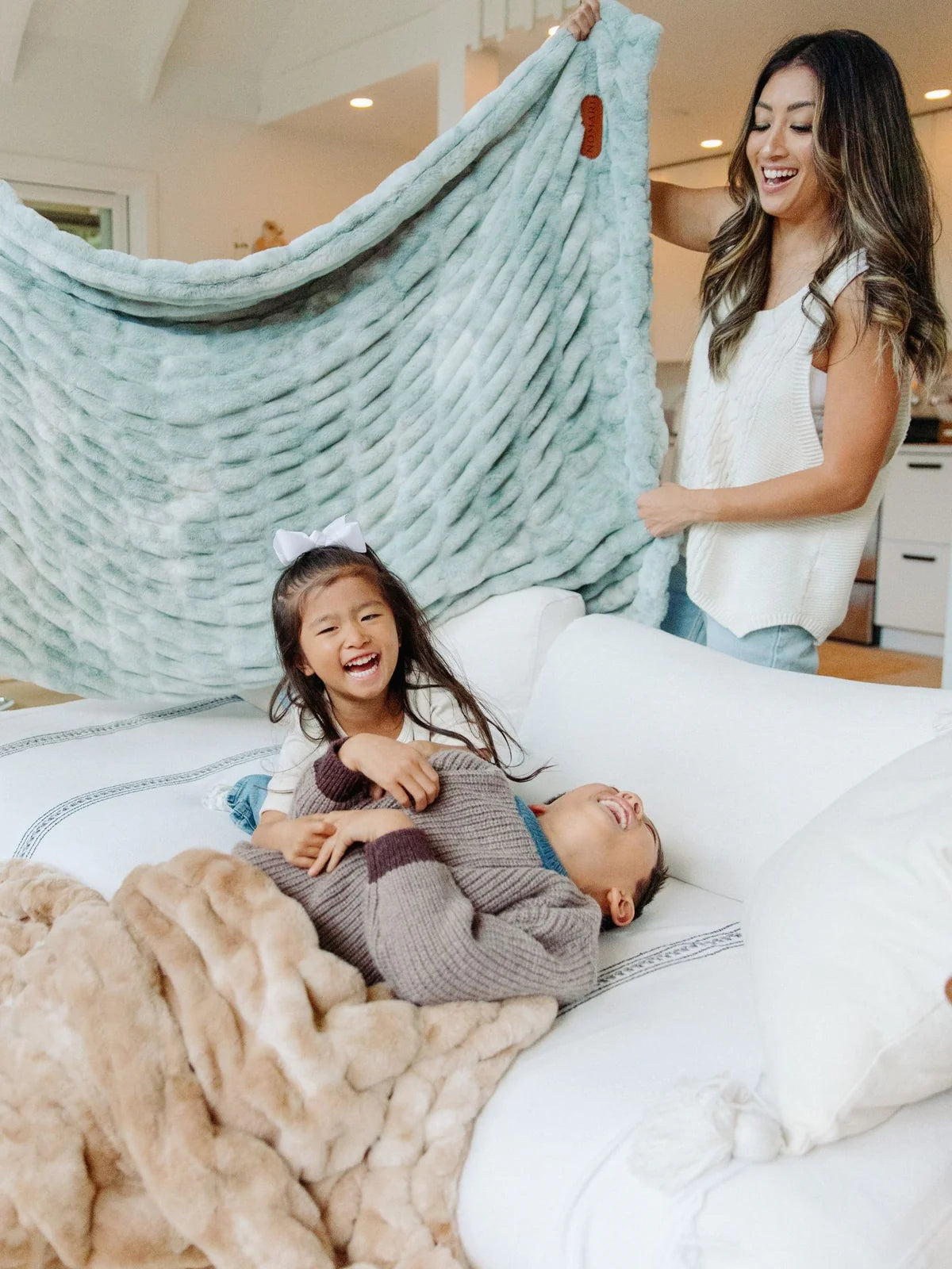 Little Giraffe Cascade Throw Blanket (45x59)