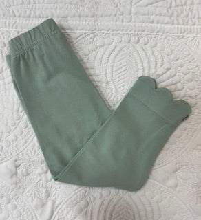 Solid Scallop Leggings